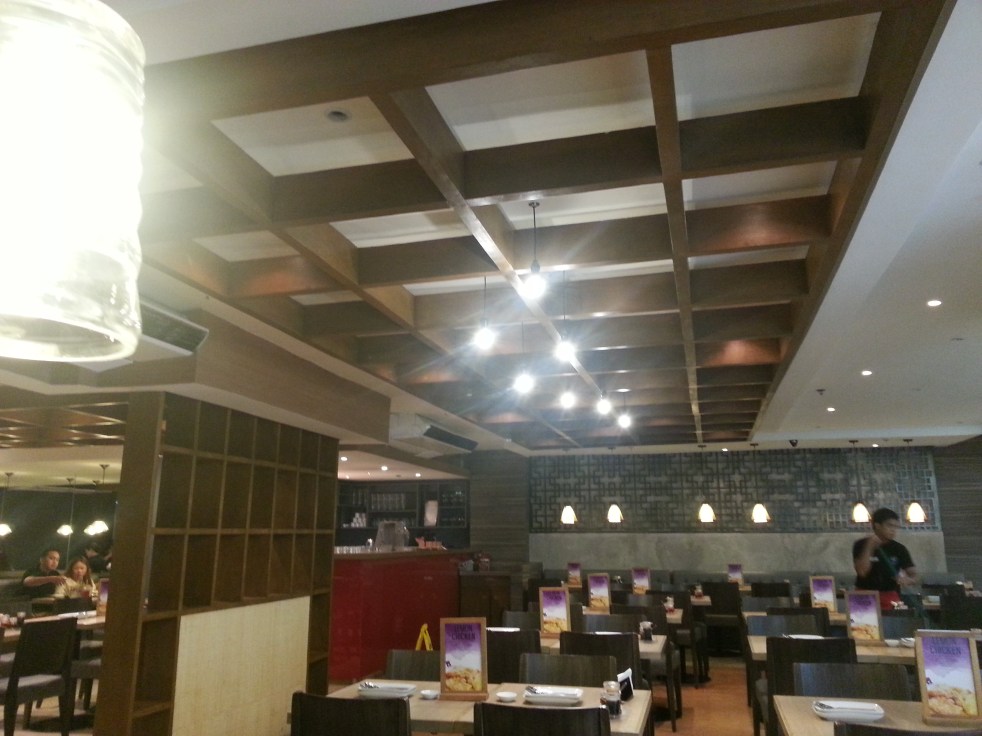 Lighting is ok and room temperature is just fine. Privacy is great. 👍